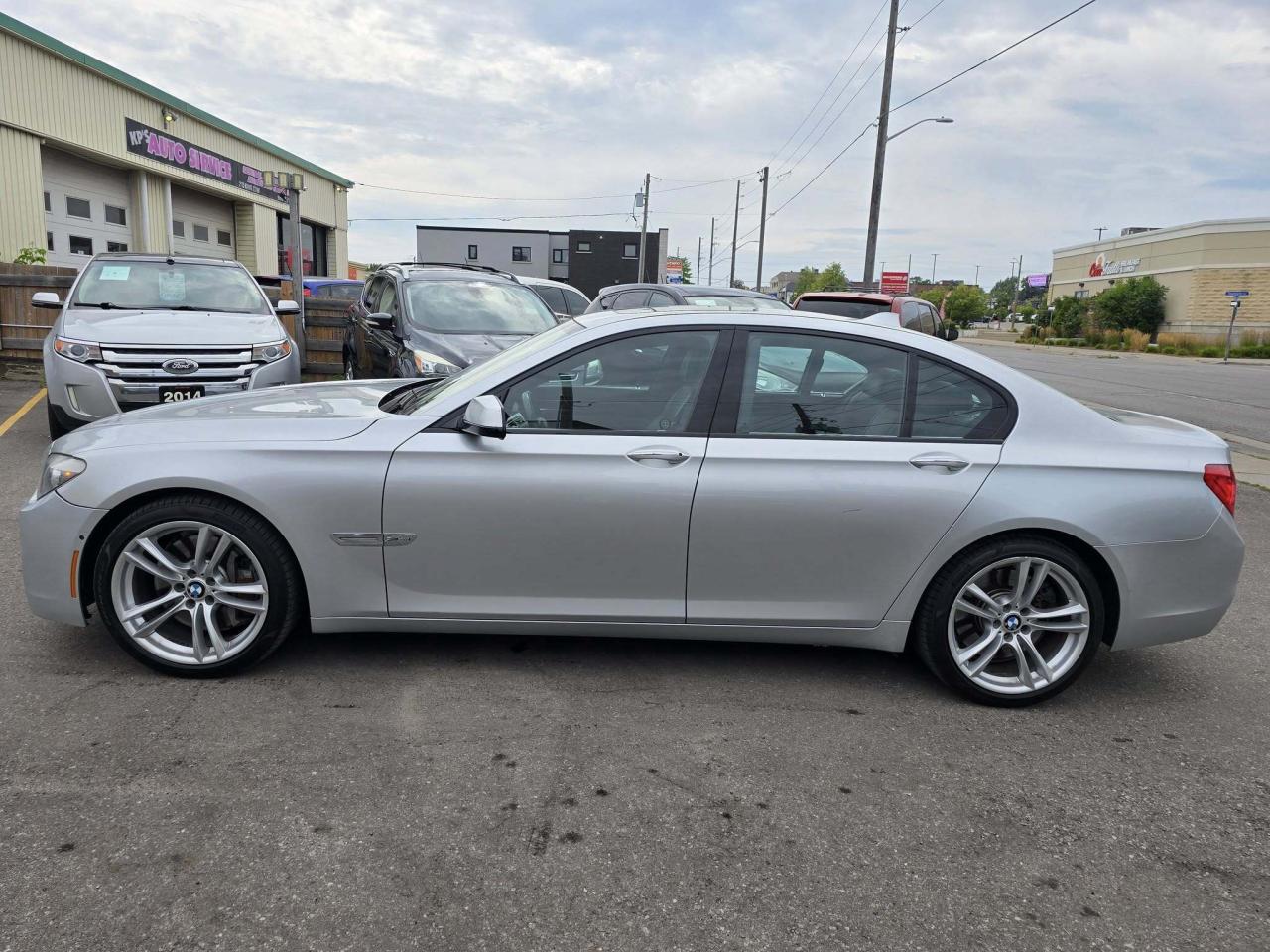 2011 BMW 7 Series 4dr Sdn 750i xDrive AWD Photo