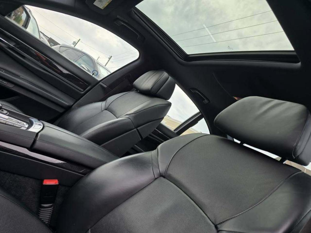 2011 BMW 7 Series 4dr Sdn 750i xDrive AWD Photo