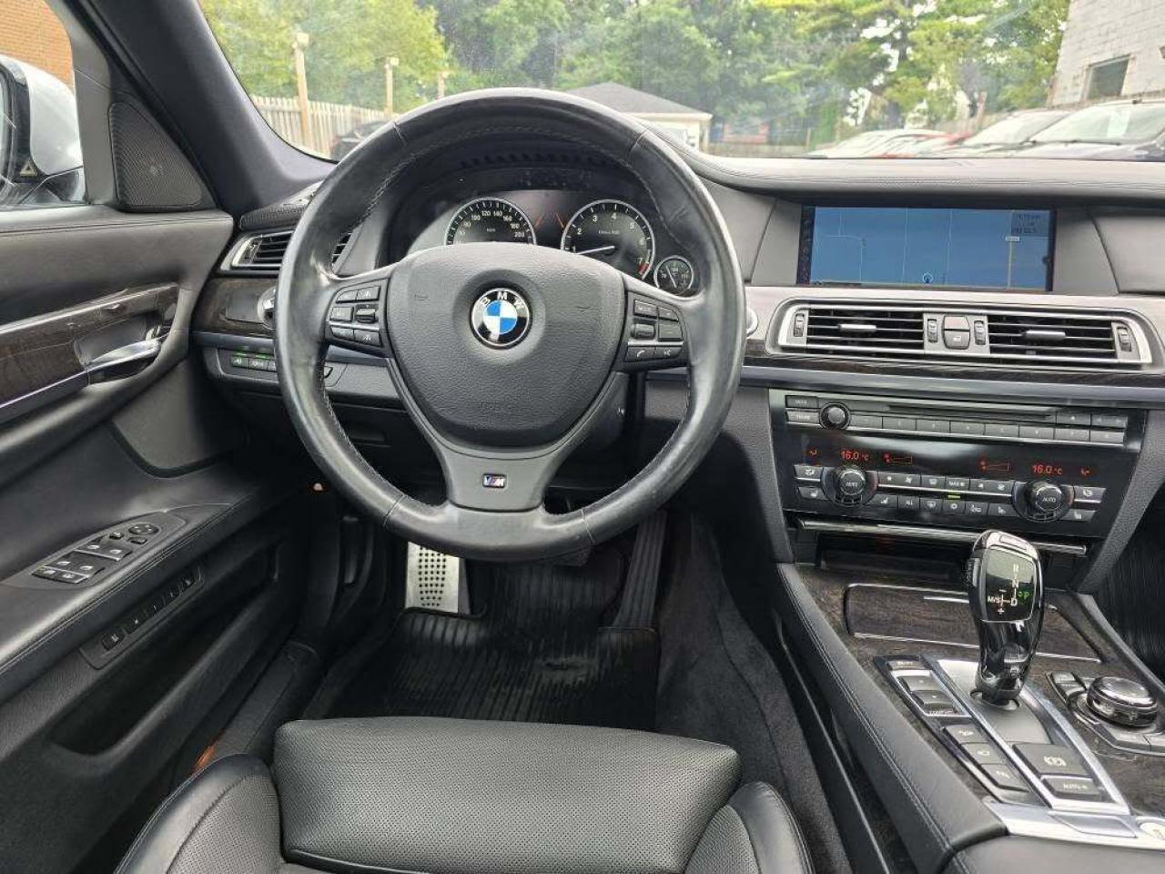 2011 BMW 7 Series 4dr Sdn 750i xDrive AWD Photo