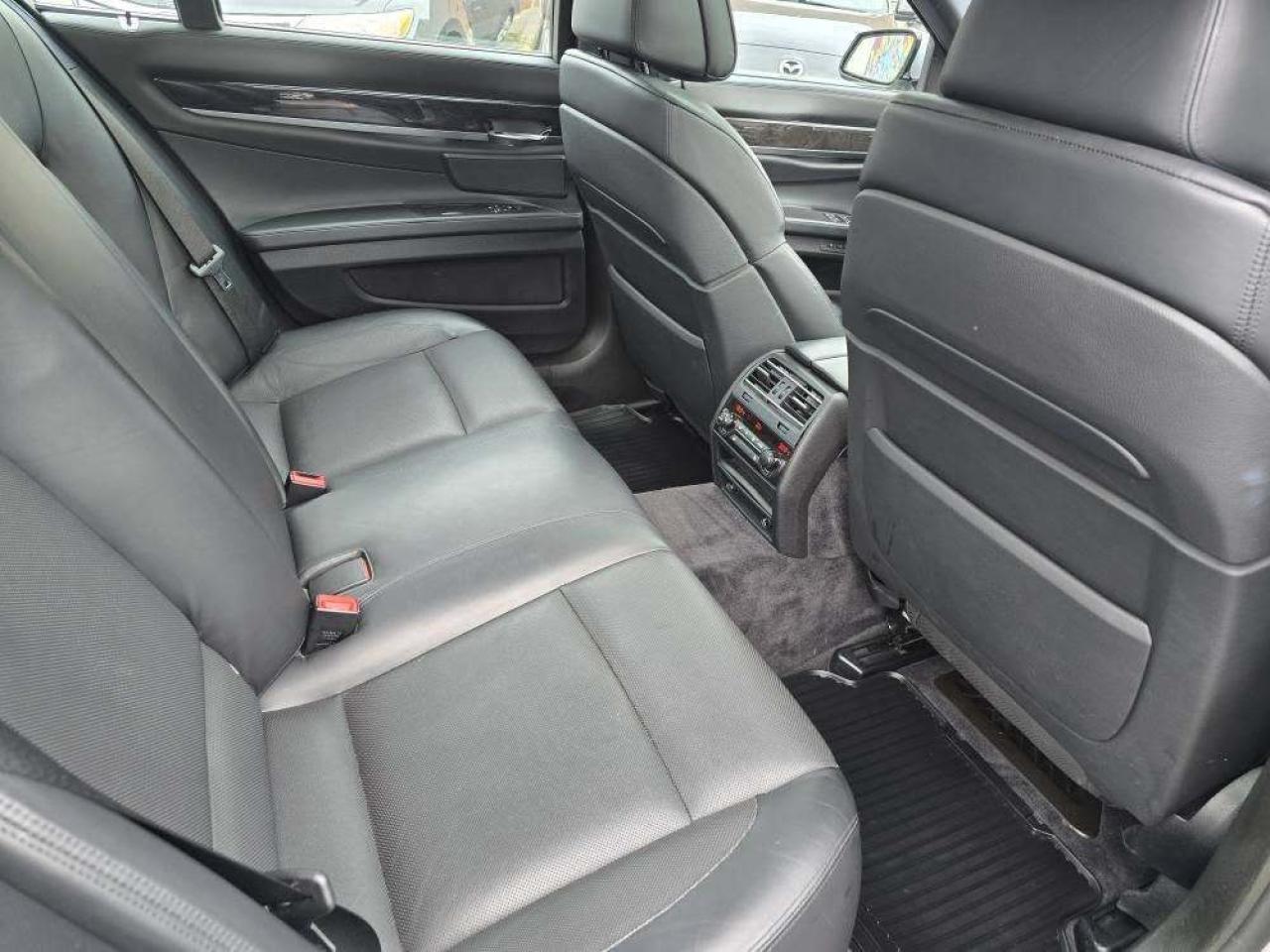 2011 BMW 7 Series 4dr Sdn 750i xDrive AWD Photo