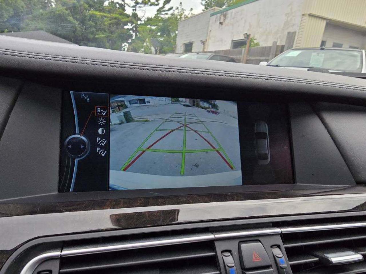 2011 BMW 7 Series 4dr Sdn 750i xDrive AWD Photo