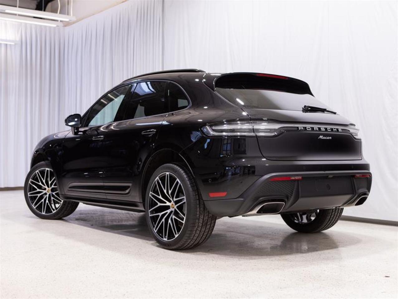 2025 Porsche Macan AWD Photo