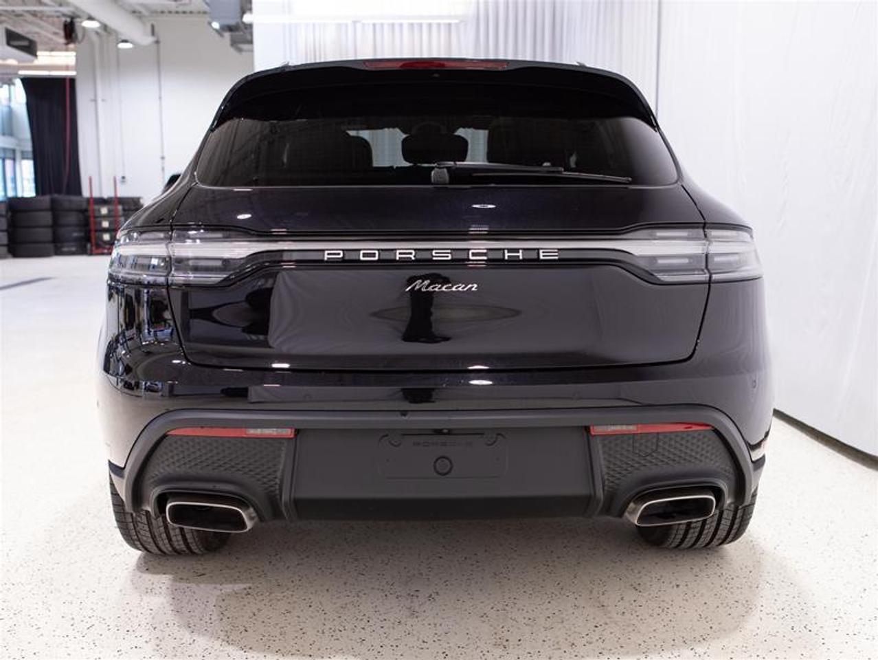 2025 Porsche Macan AWD Photo