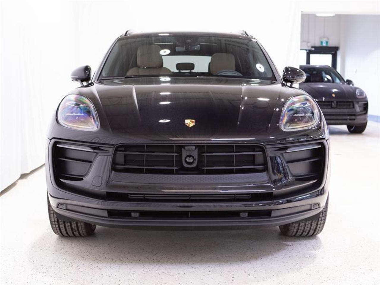 2025 Porsche Macan AWD Photo