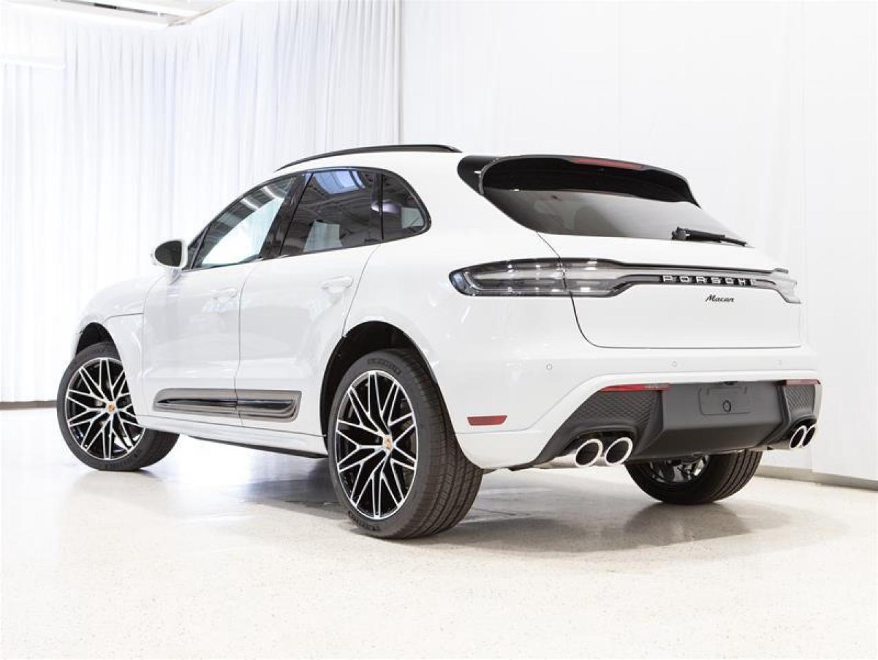 2025 Porsche Macan AWD Photo