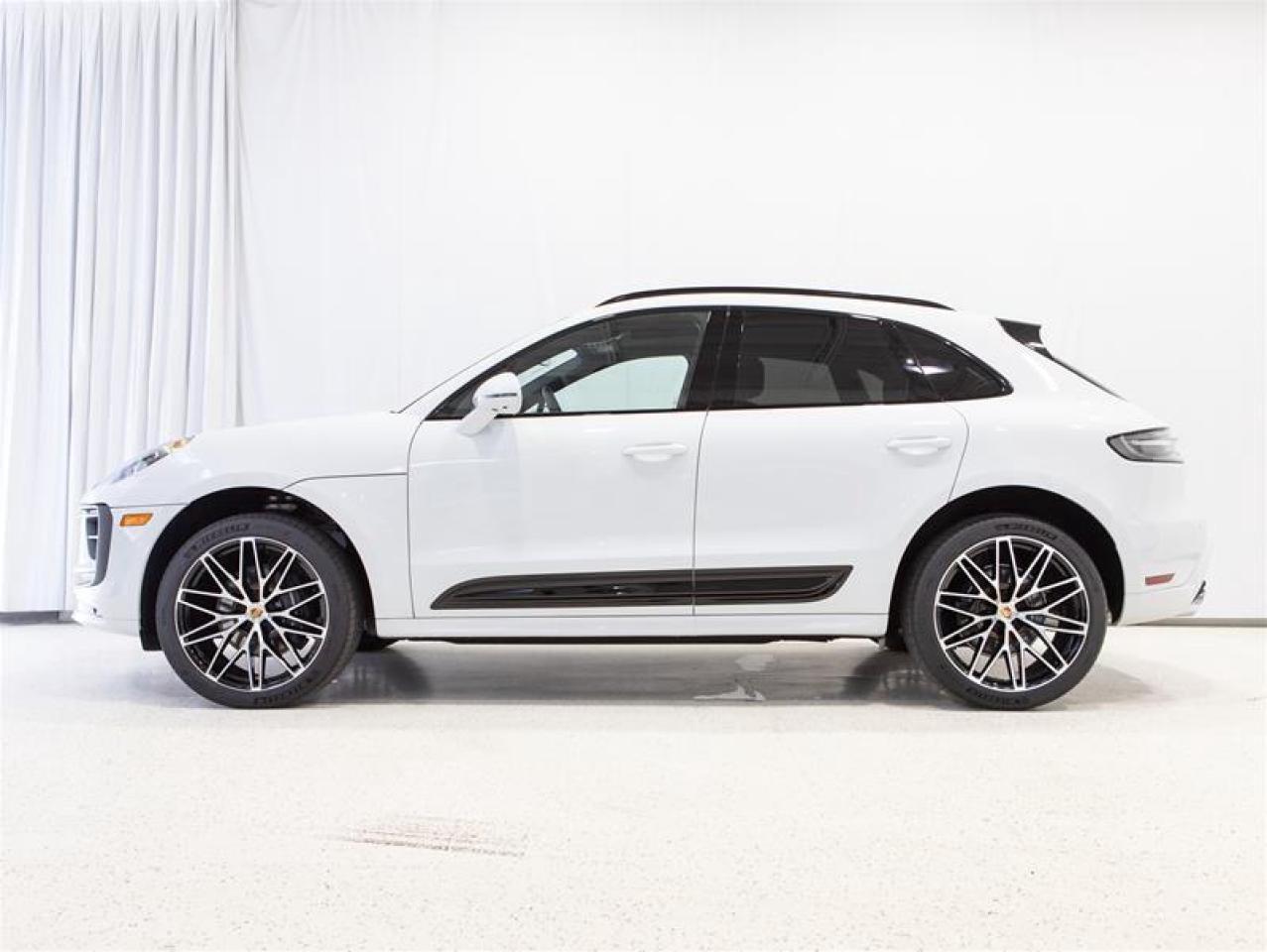 2025 Porsche Macan AWD Photo
