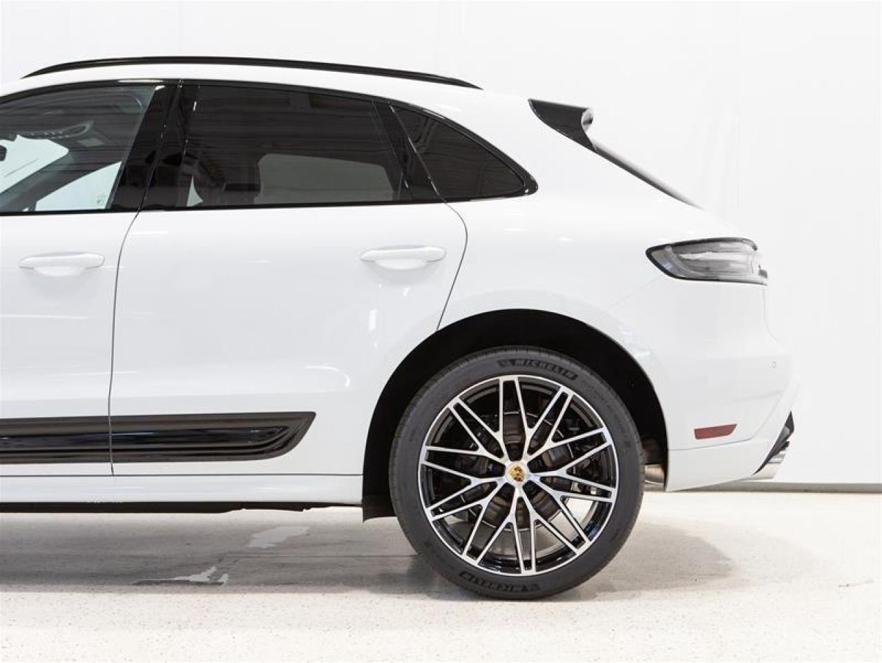 2025 Porsche Macan AWD Photo
