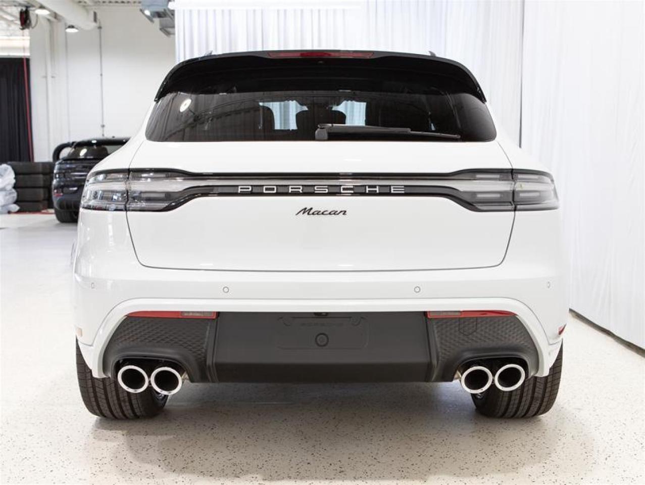 2025 Porsche Macan AWD Photo