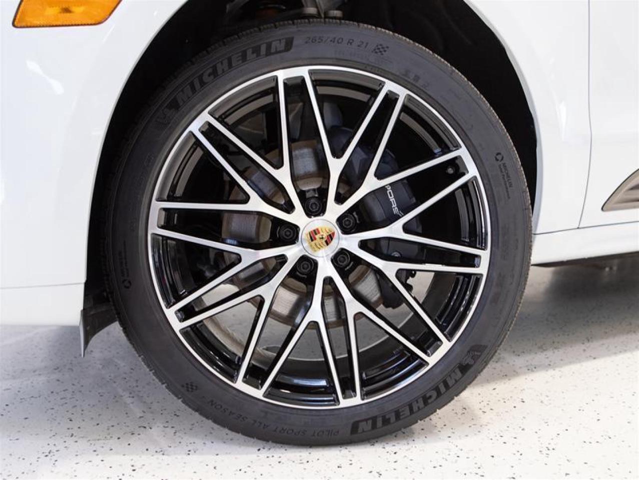 2025 Porsche Macan AWD Photo