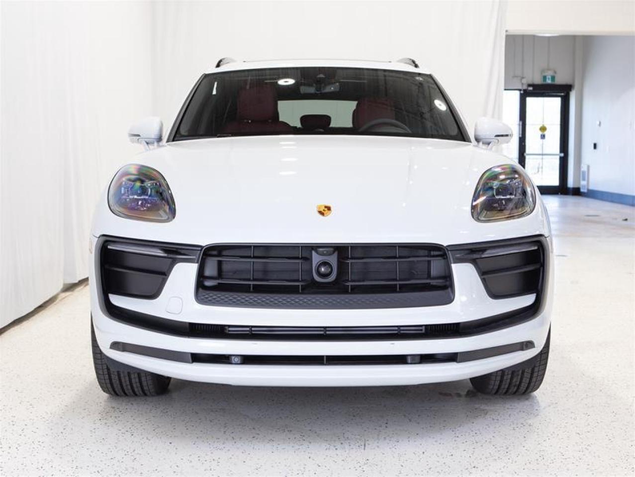 2025 Porsche Macan AWD Photo