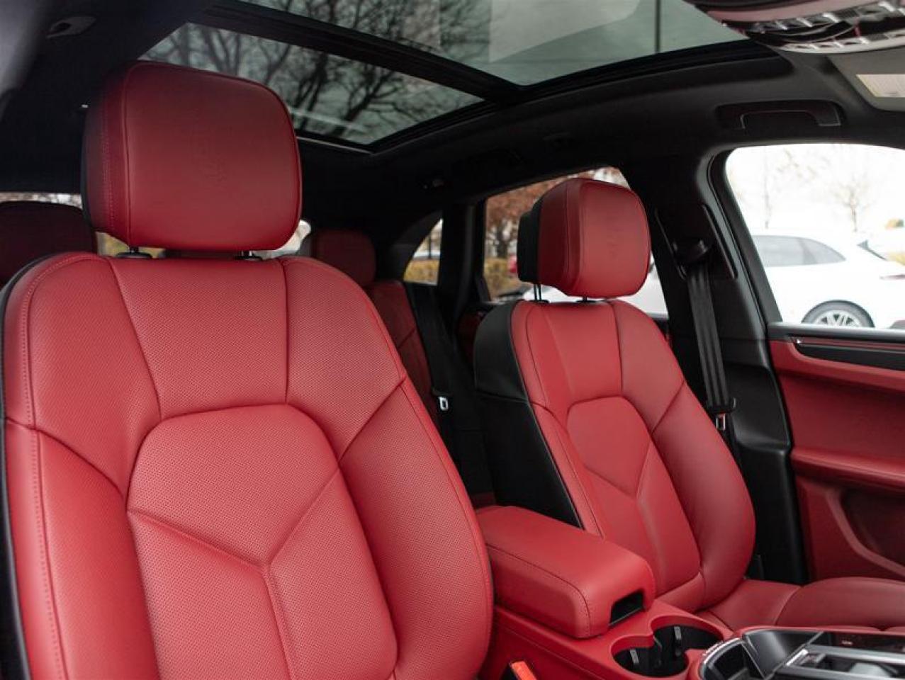 2025 Porsche Macan AWD Photo