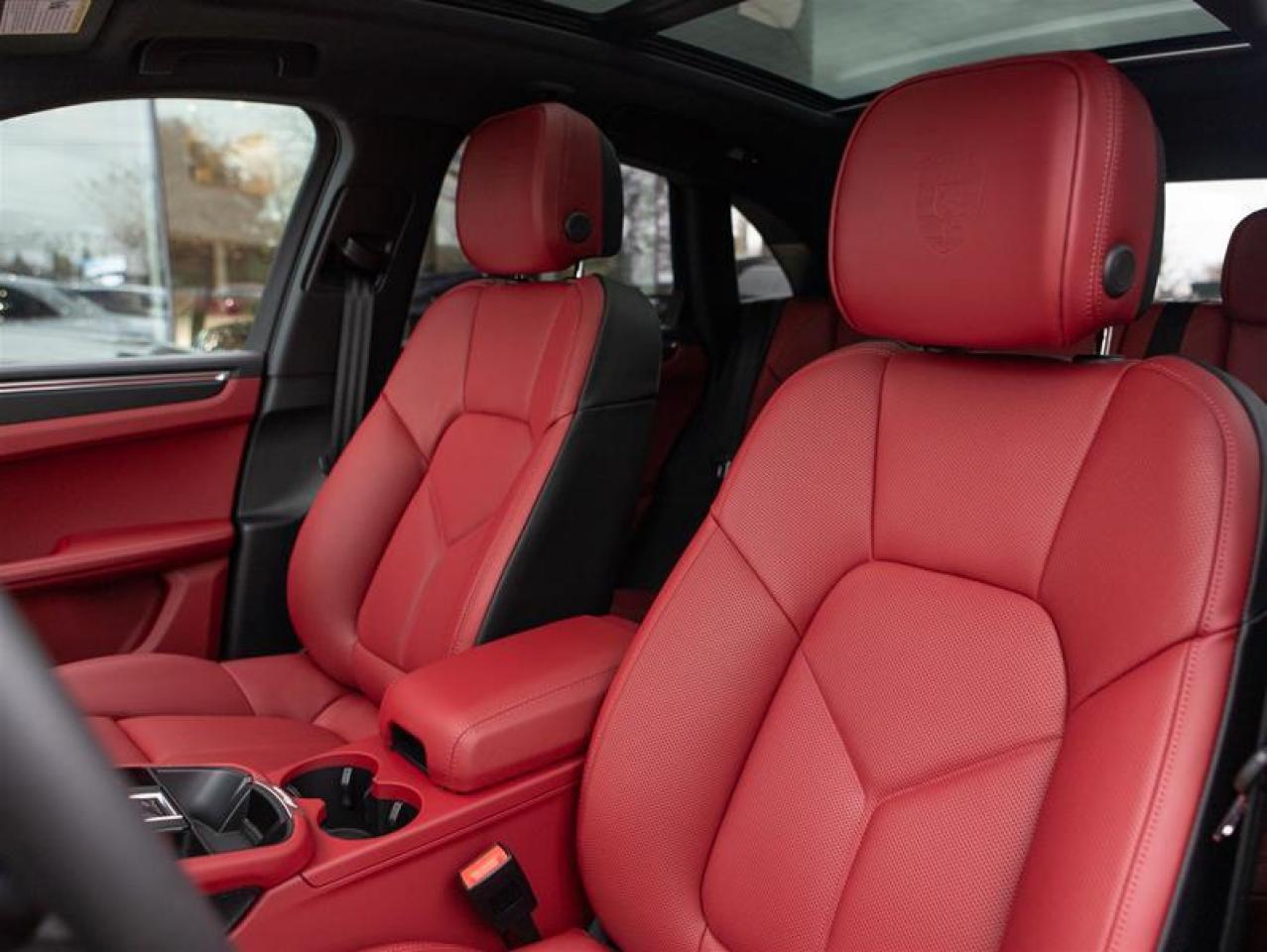 2025 Porsche Macan AWD Photo