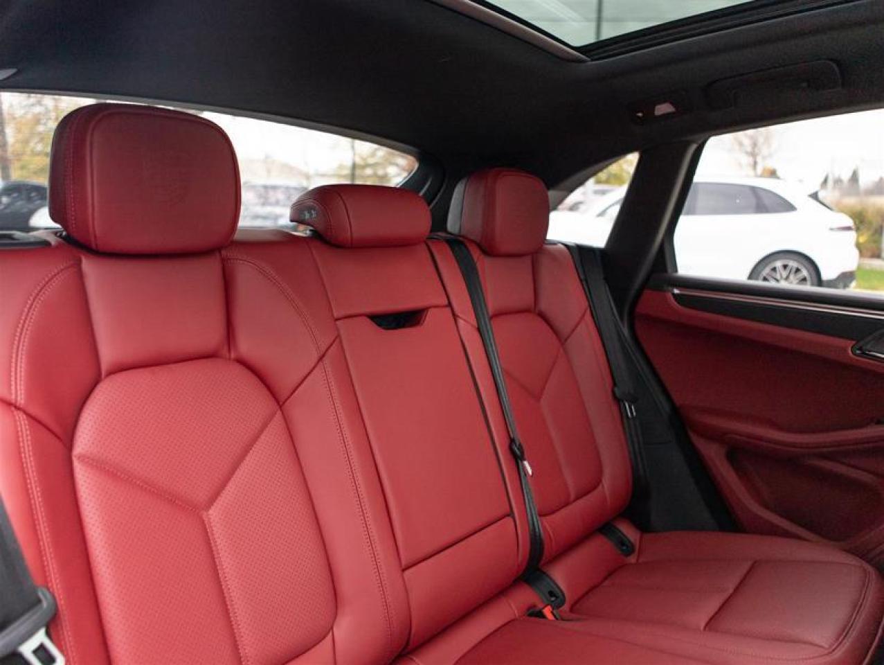 2025 Porsche Macan AWD Photo