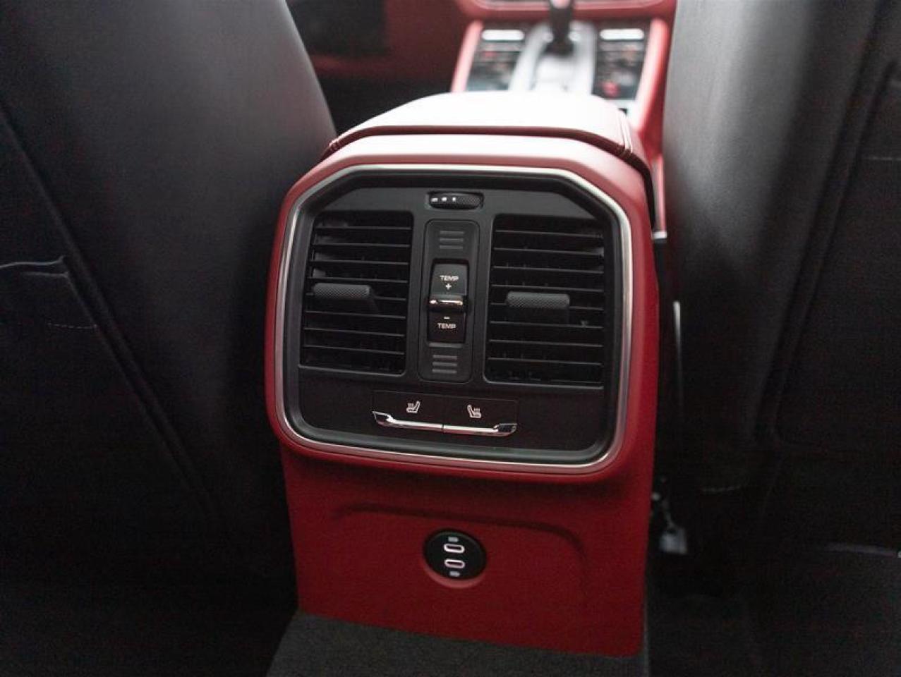 2025 Porsche Macan AWD Photo