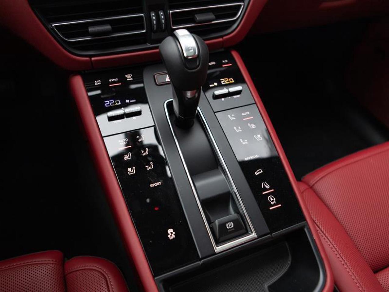 2025 Porsche Macan AWD Photo