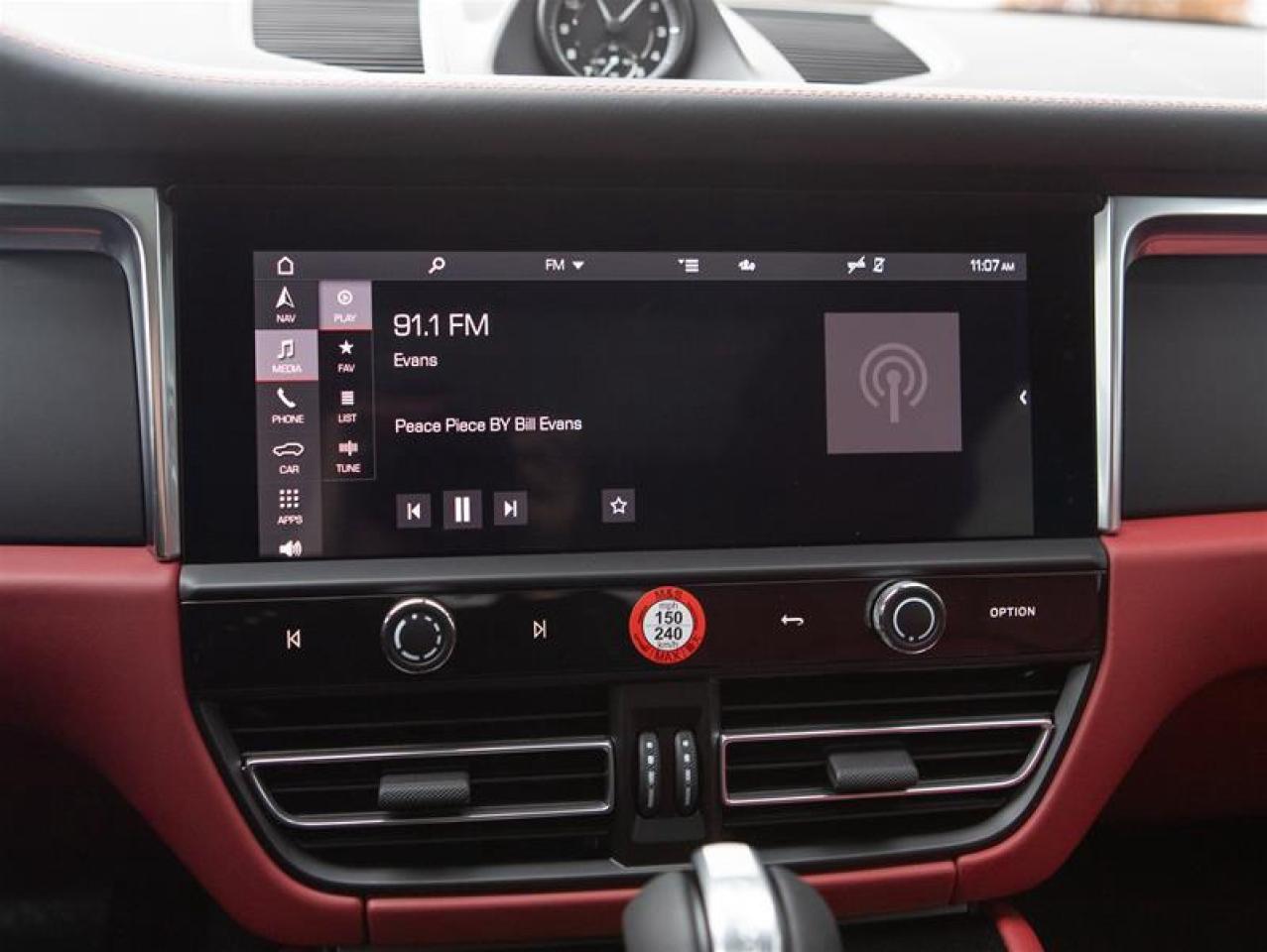 2025 Porsche Macan AWD Photo