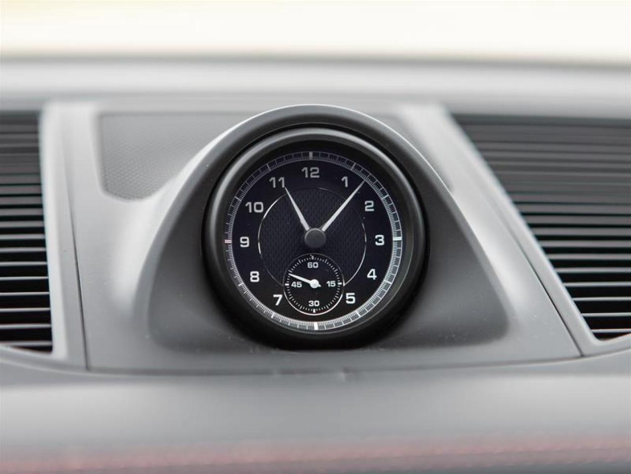 2025 Porsche Macan AWD Photo