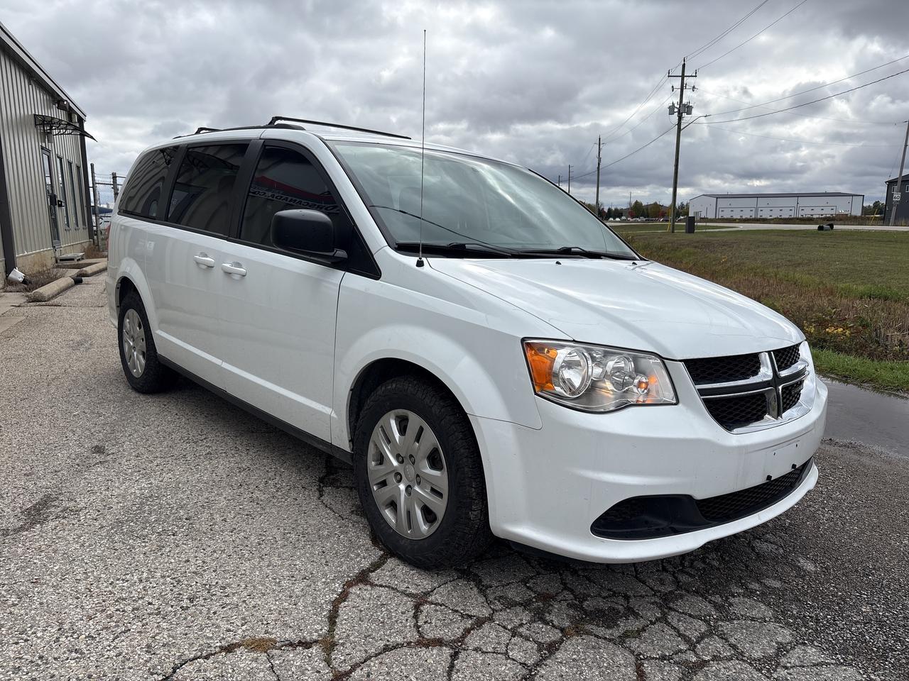 2017 Dodge Grand Caravan 4dr Wgn SXT Photo2