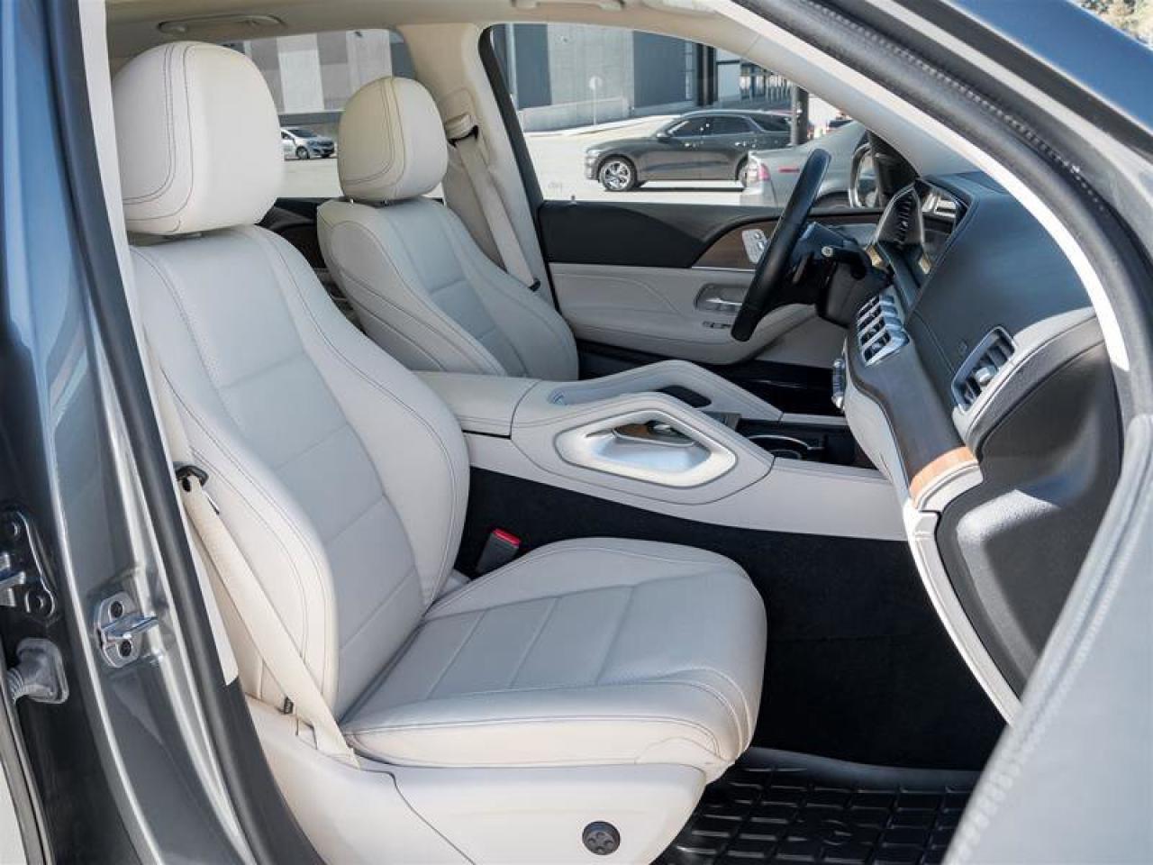 2022 Mercedes-Benz GLE GLE 450 4Matic 2 Sets of Tires Technology Pkg Prem Photo