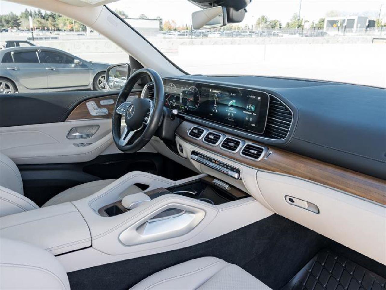 2022 Mercedes-Benz GLE GLE 450 4Matic 2 Sets of Tires Technology Pkg Prem Photo