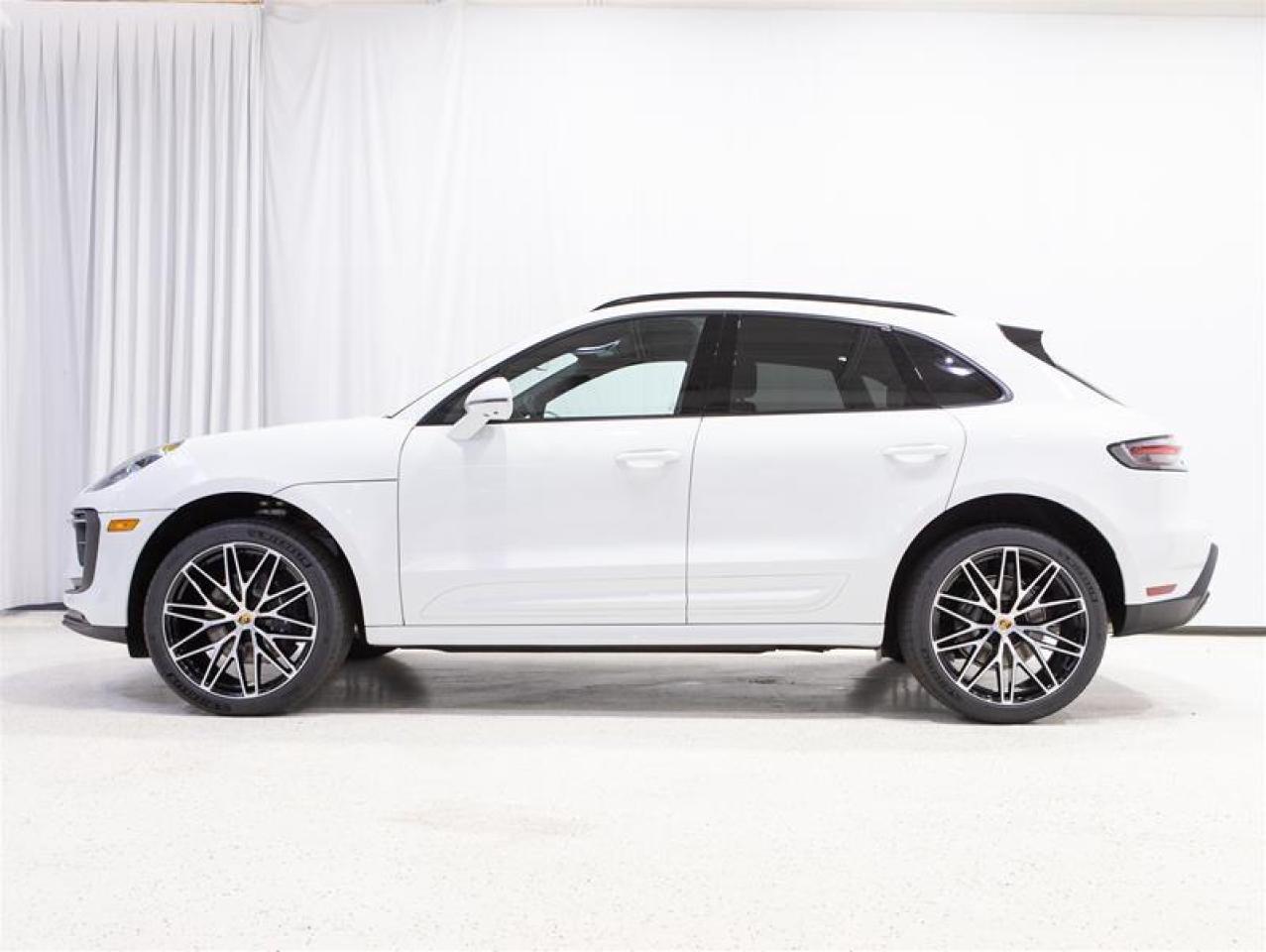 2025 Porsche Macan AWD Photo3