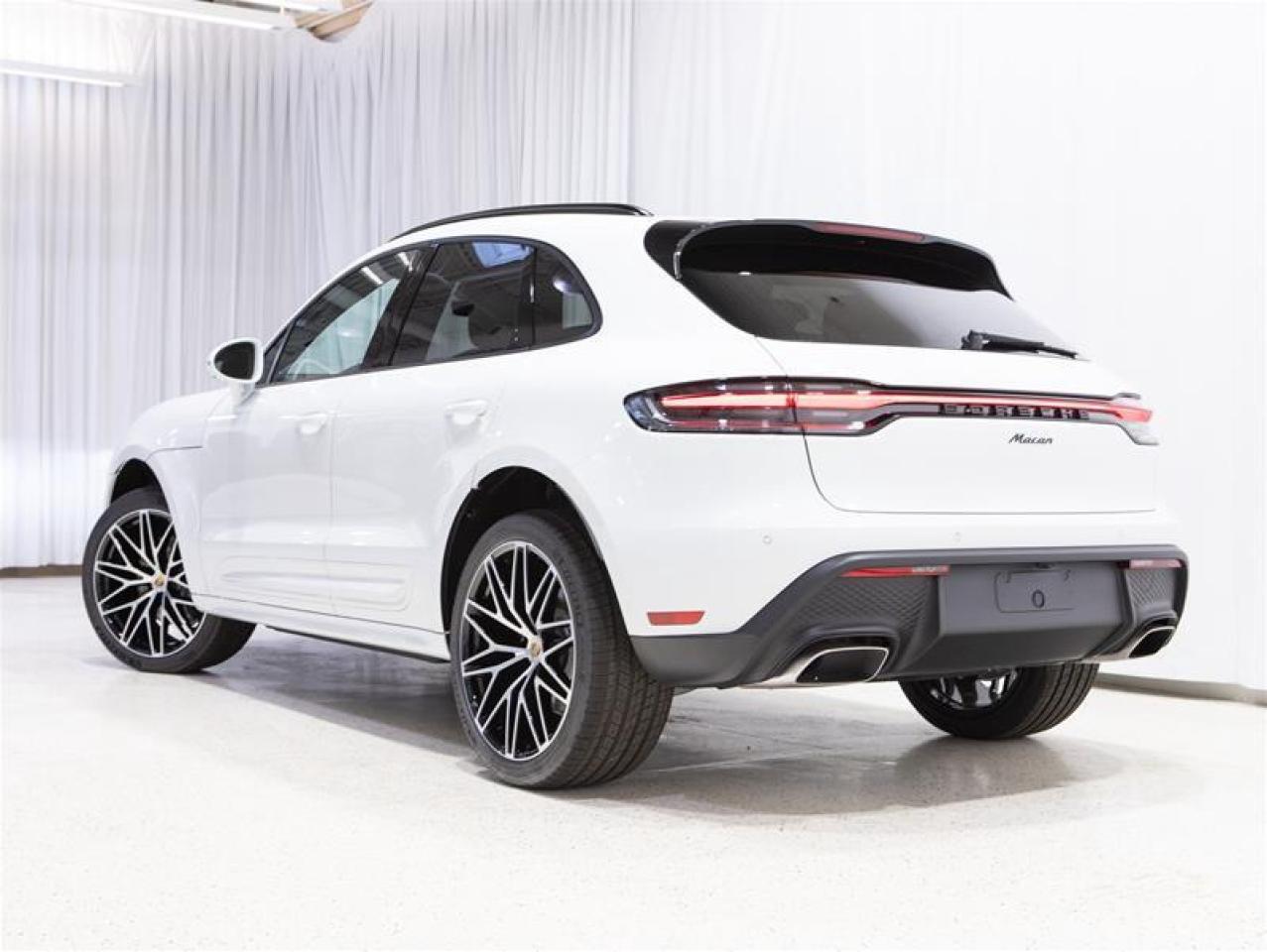 2025 Porsche Macan AWD Photo