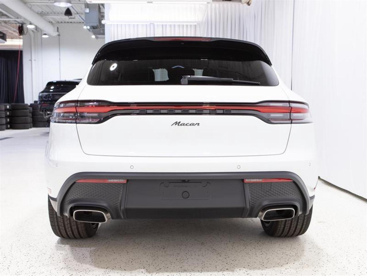 2025 Porsche Macan AWD Photo