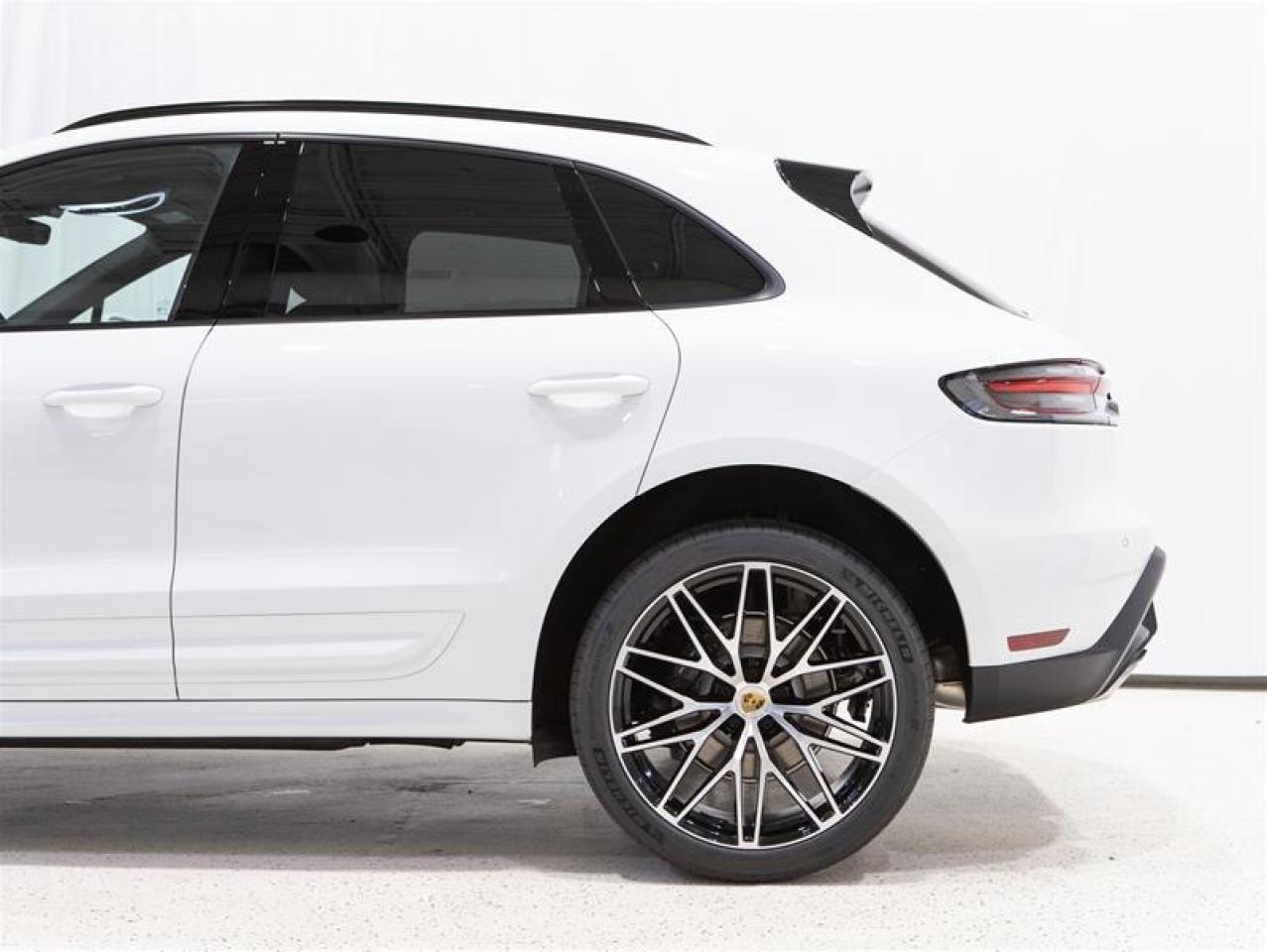 2025 Porsche Macan AWD Photo