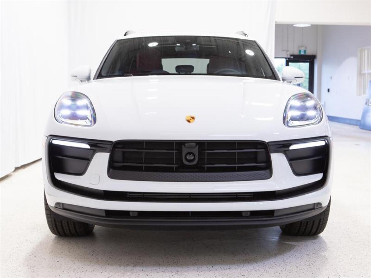 2025 Porsche Macan AWD Photo