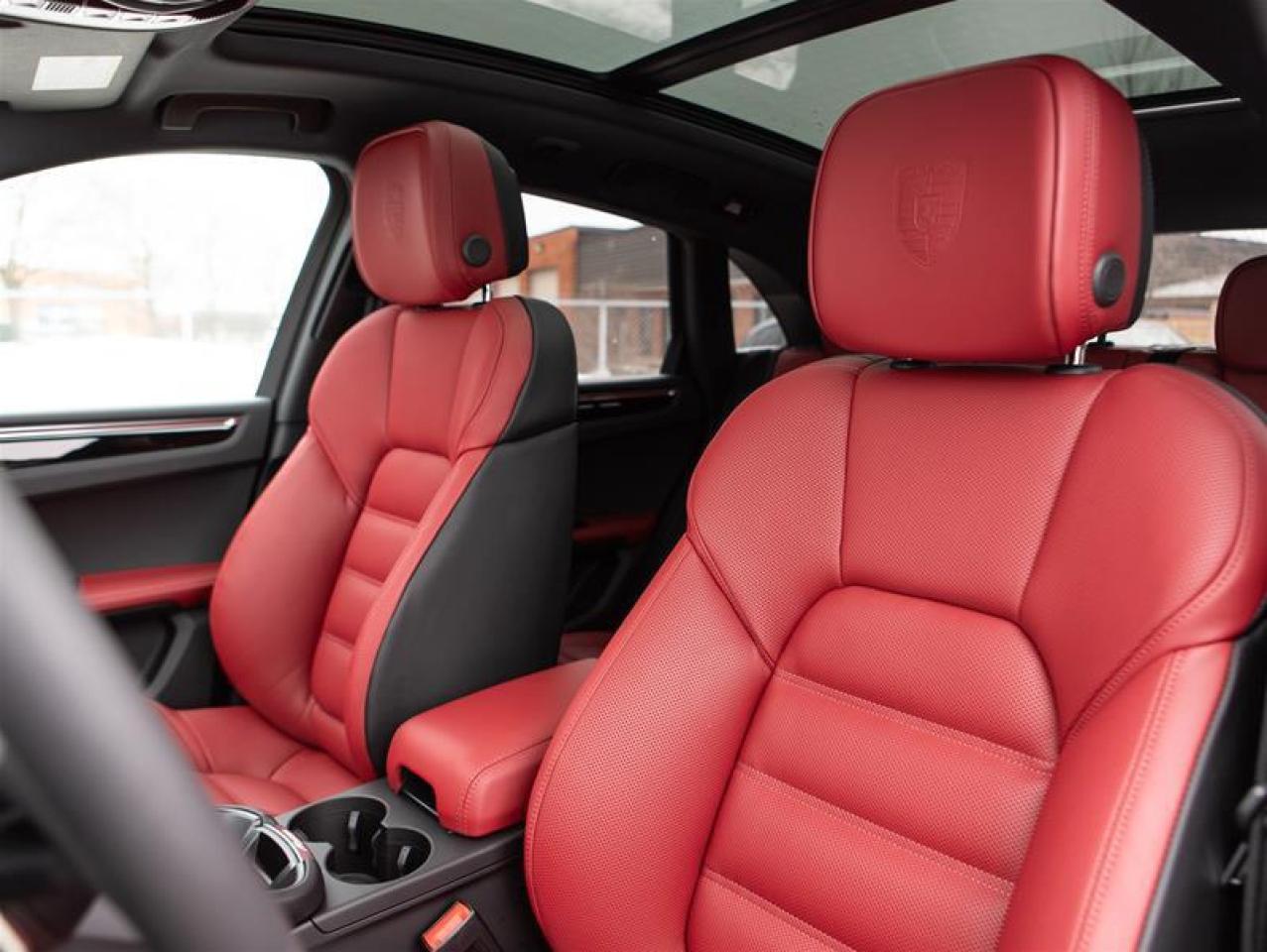 2025 Porsche Macan AWD Photo