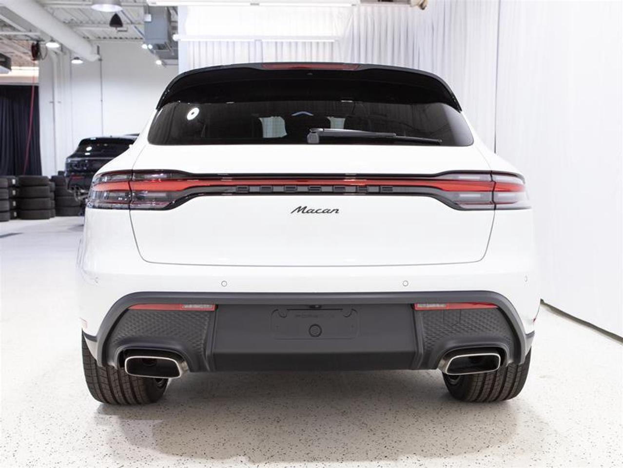 2025 Porsche Macan AWD Photo