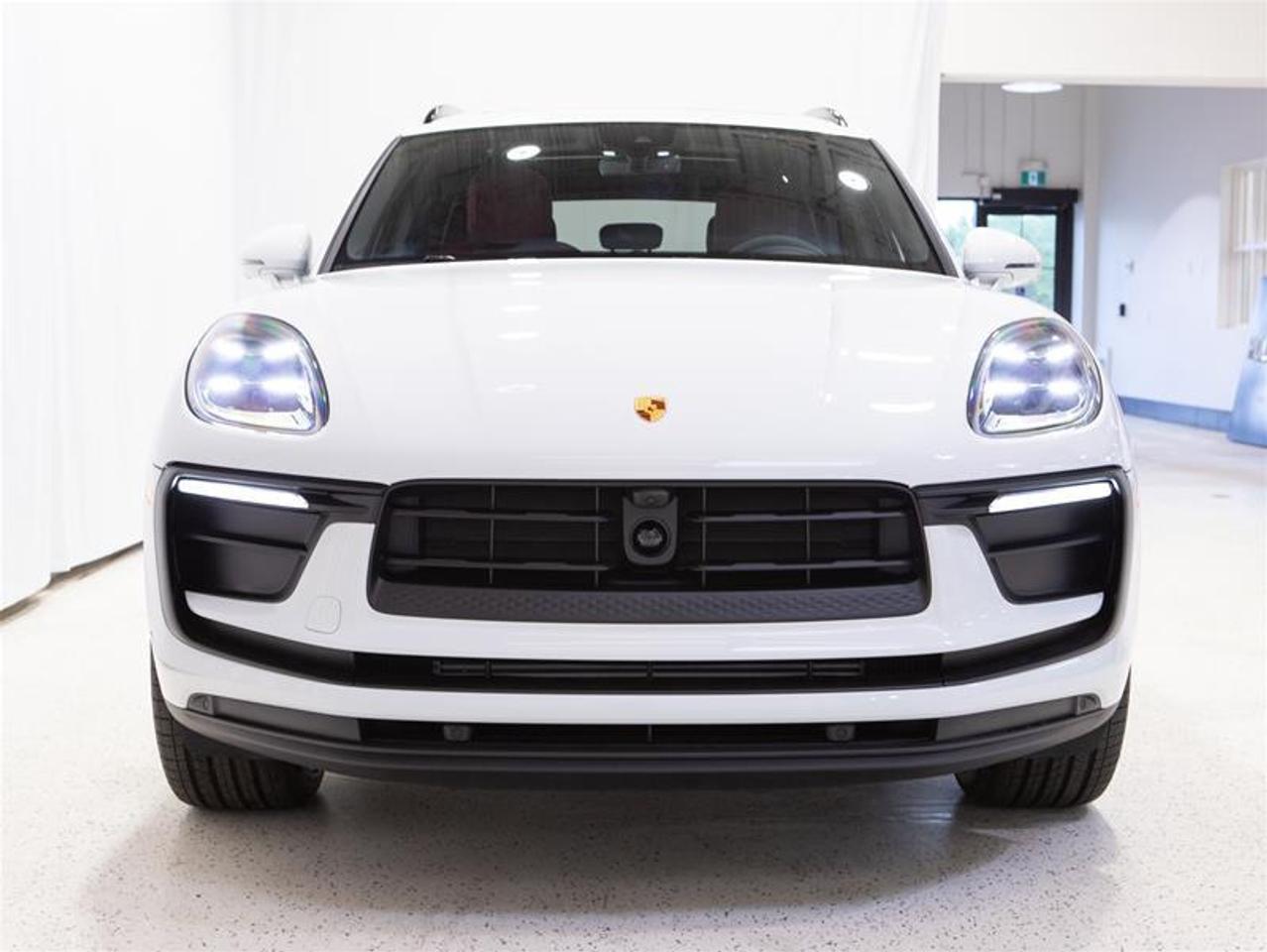 2025 Porsche Macan AWD Photo