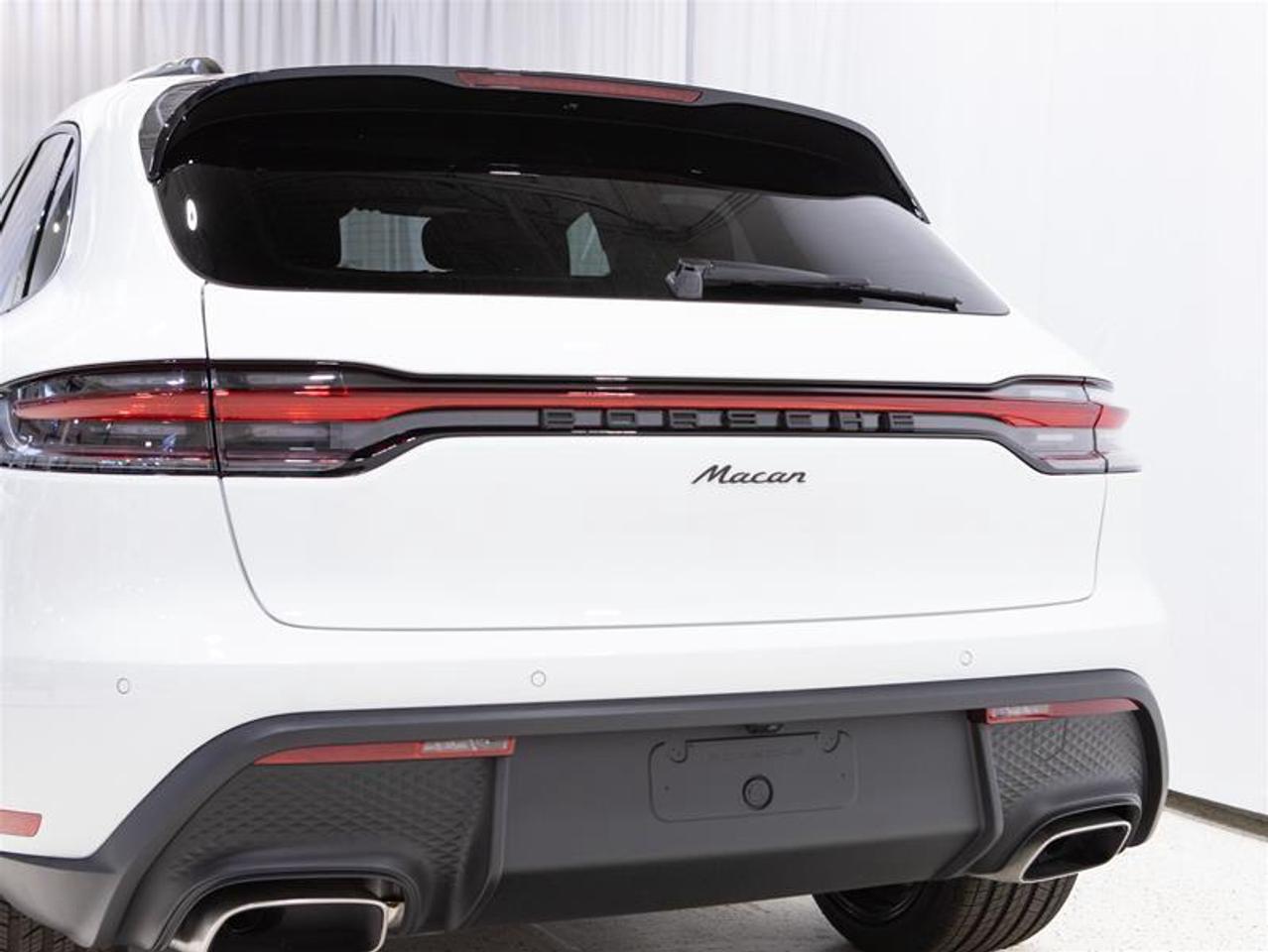 2025 Porsche Macan AWD Photo