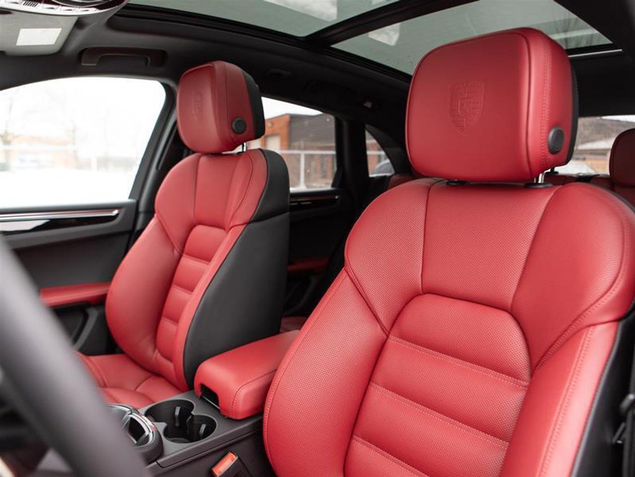 2025 Porsche Macan AWD Photo