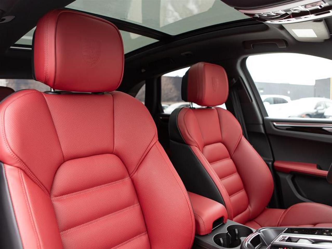 2025 Porsche Macan AWD Photo