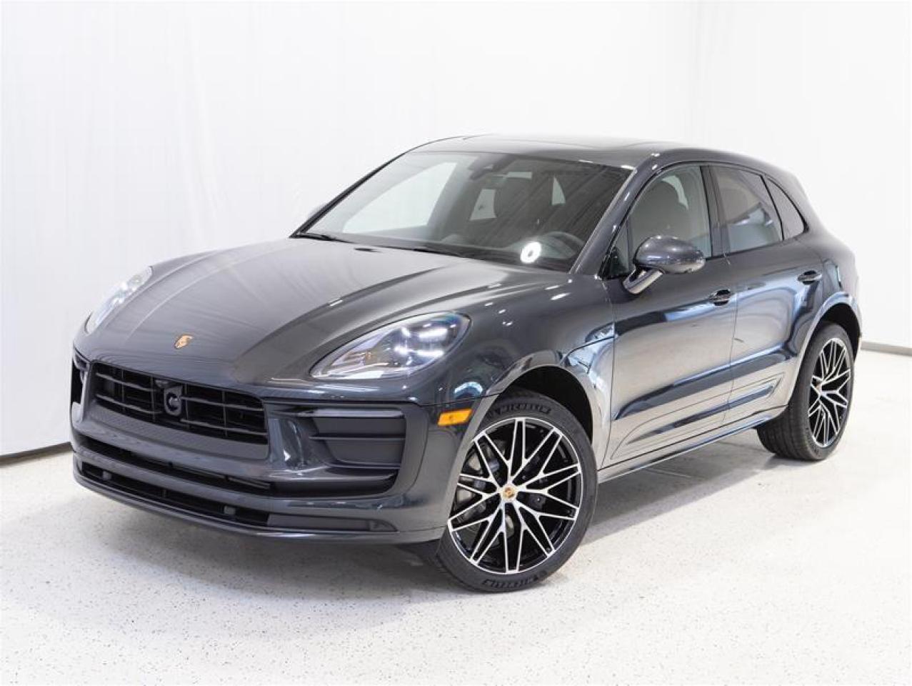 2025 Porsche Macan AWD Photo