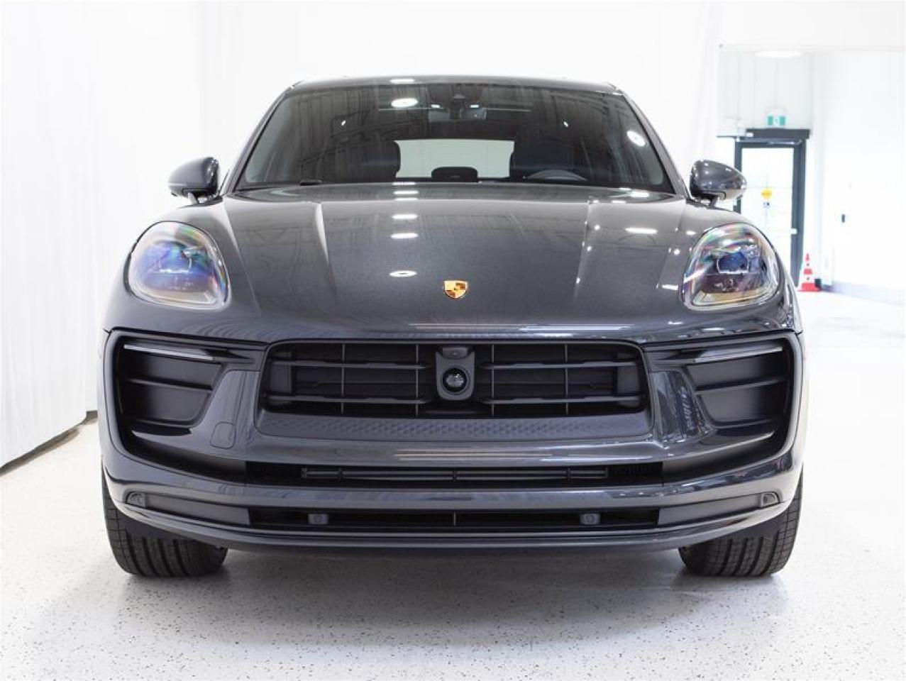2025 Porsche Macan AWD Photo