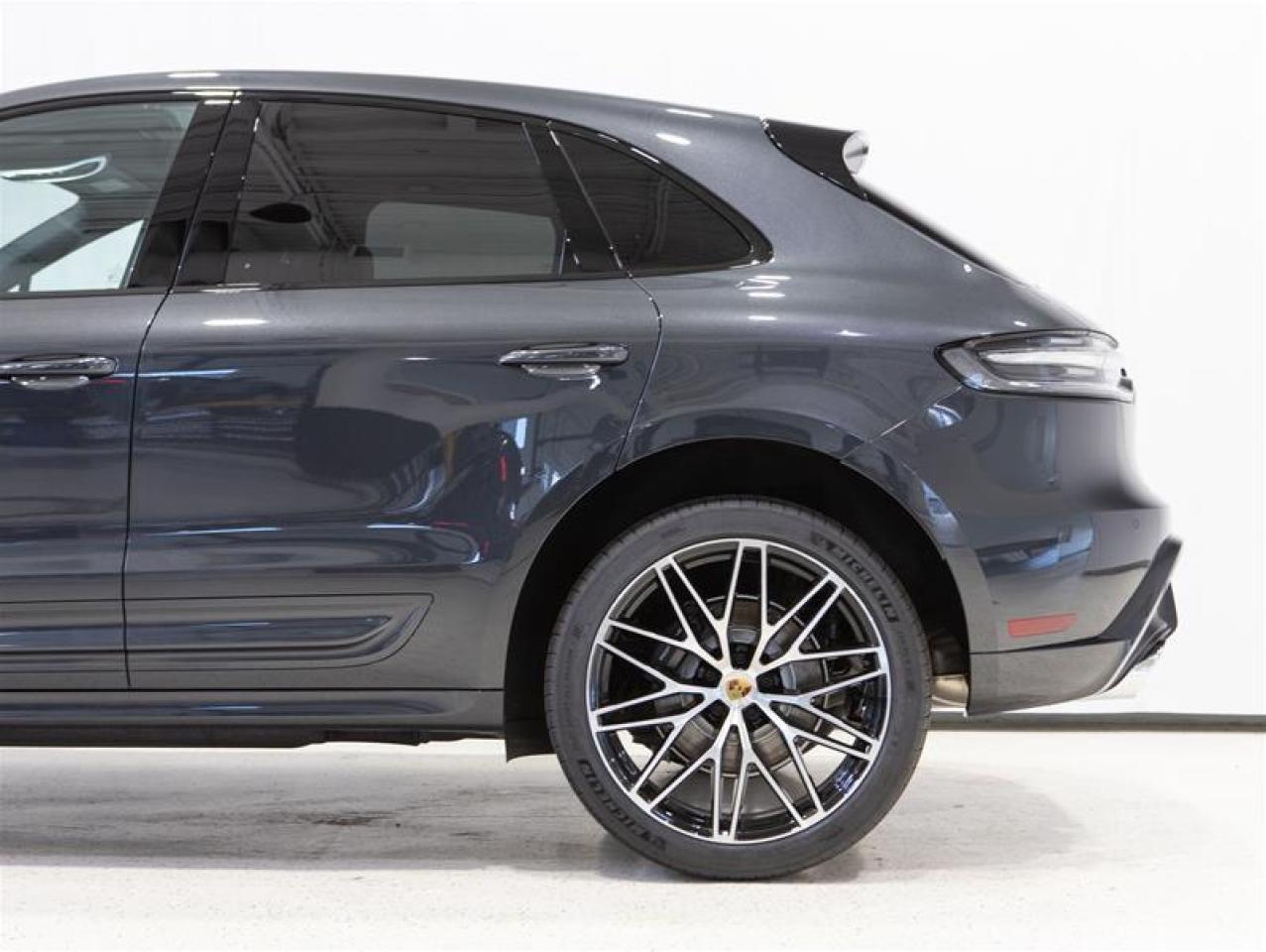 2025 Porsche Macan AWD Photo