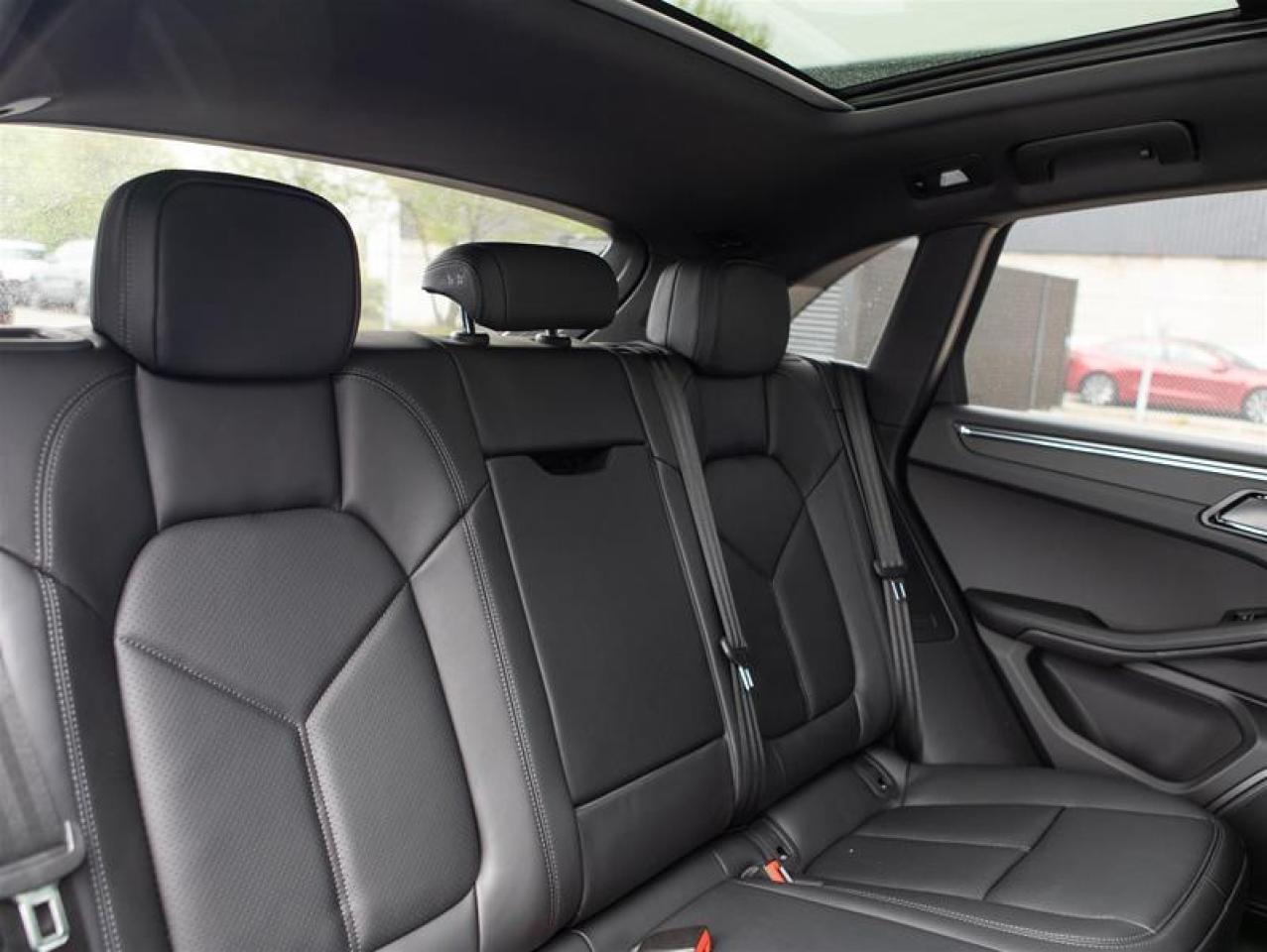 2025 Porsche Macan AWD Photo