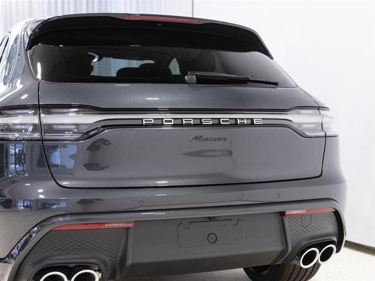 2025 Porsche Macan AWD Photo