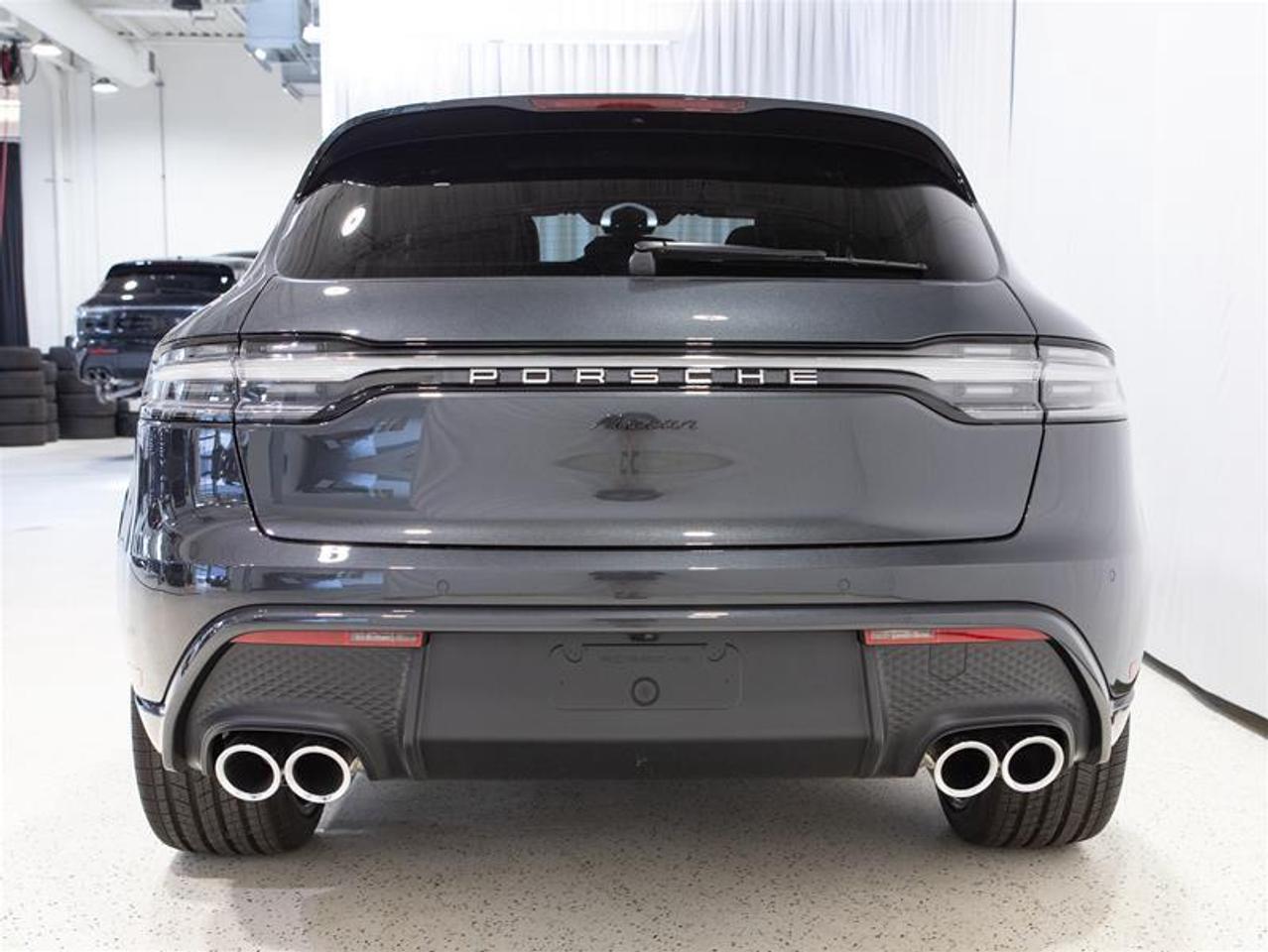 2025 Porsche Macan AWD Photo
