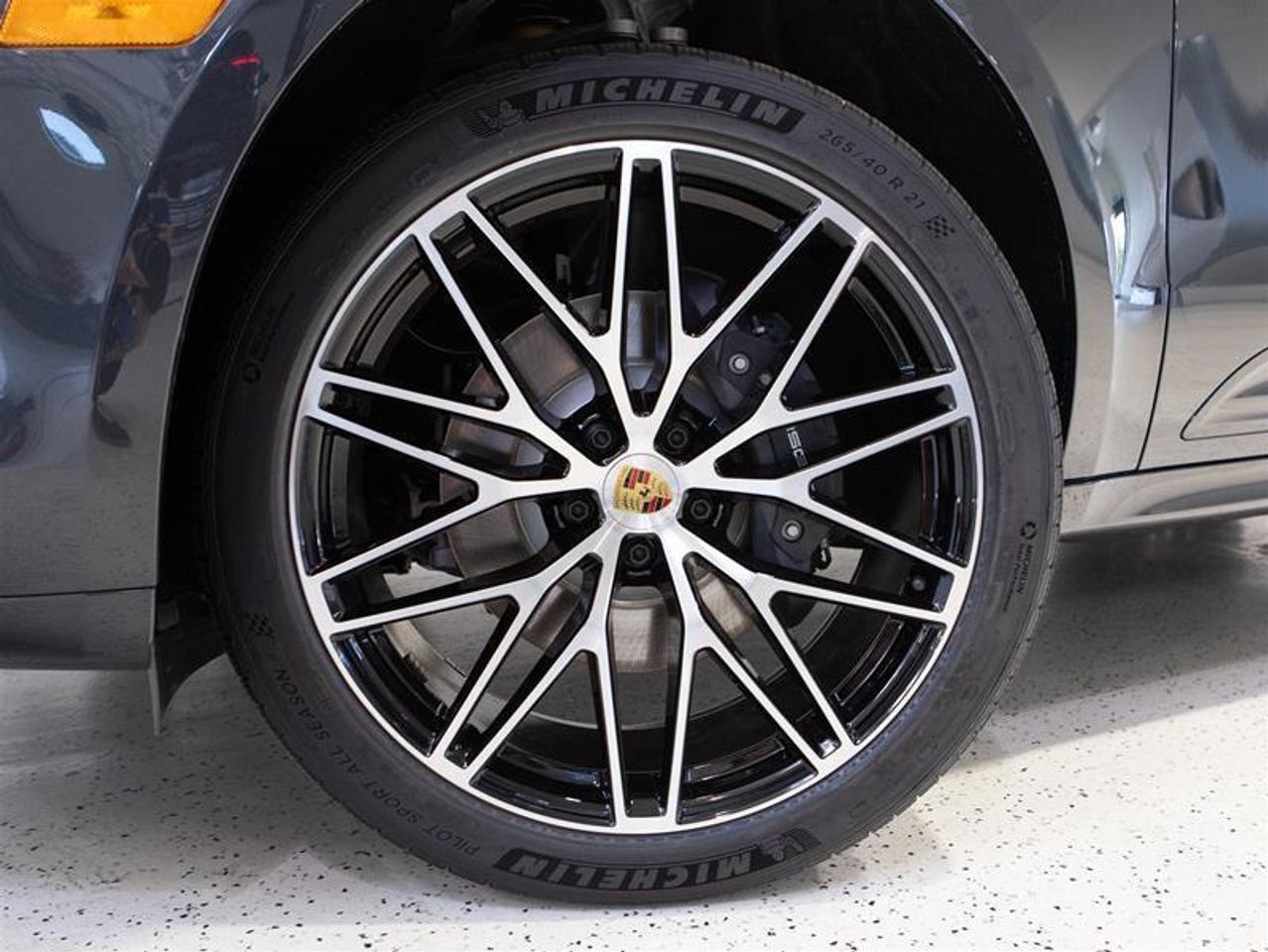 2025 Porsche Macan AWD Photo