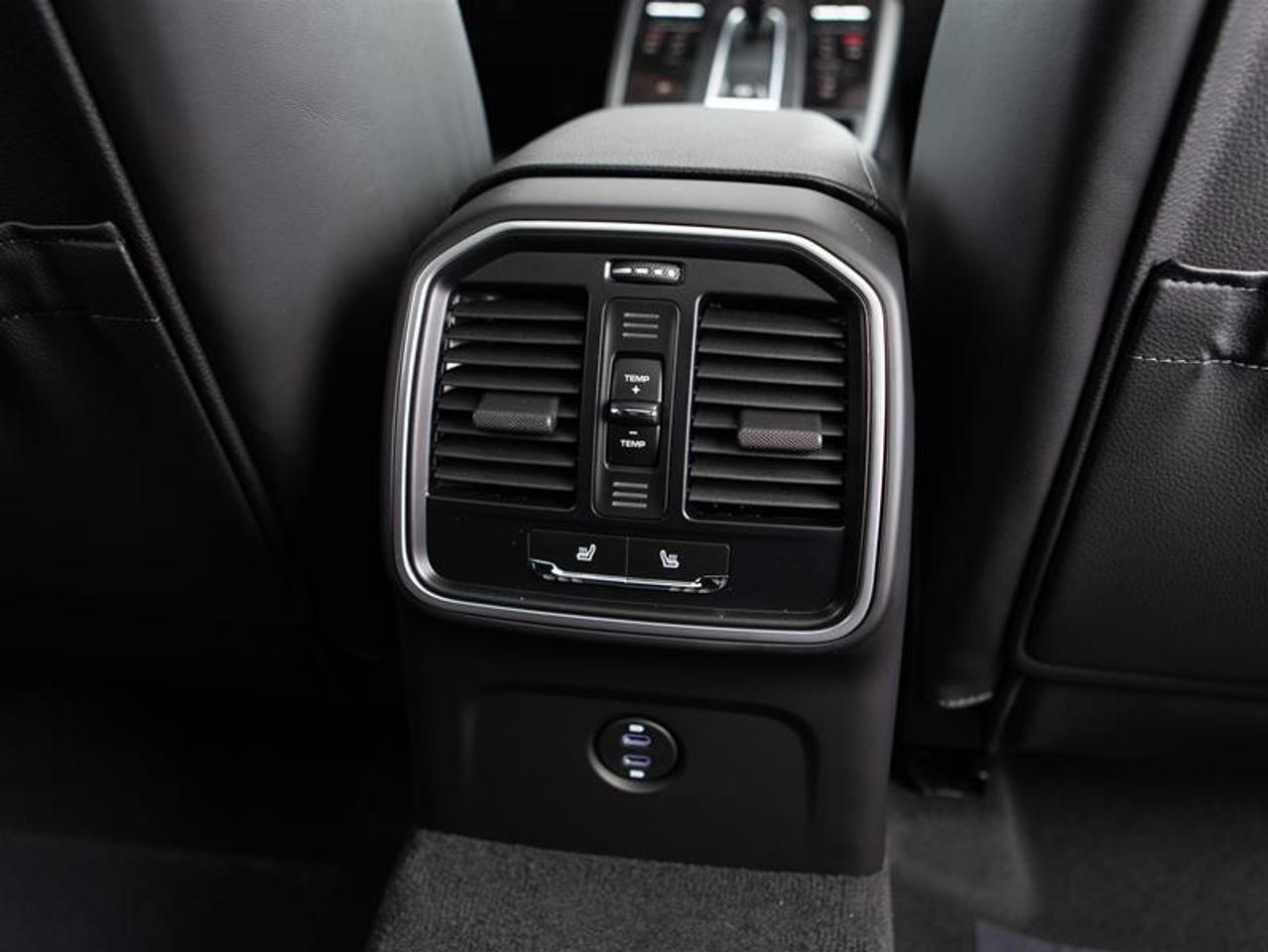 2025 Porsche Macan AWD Photo