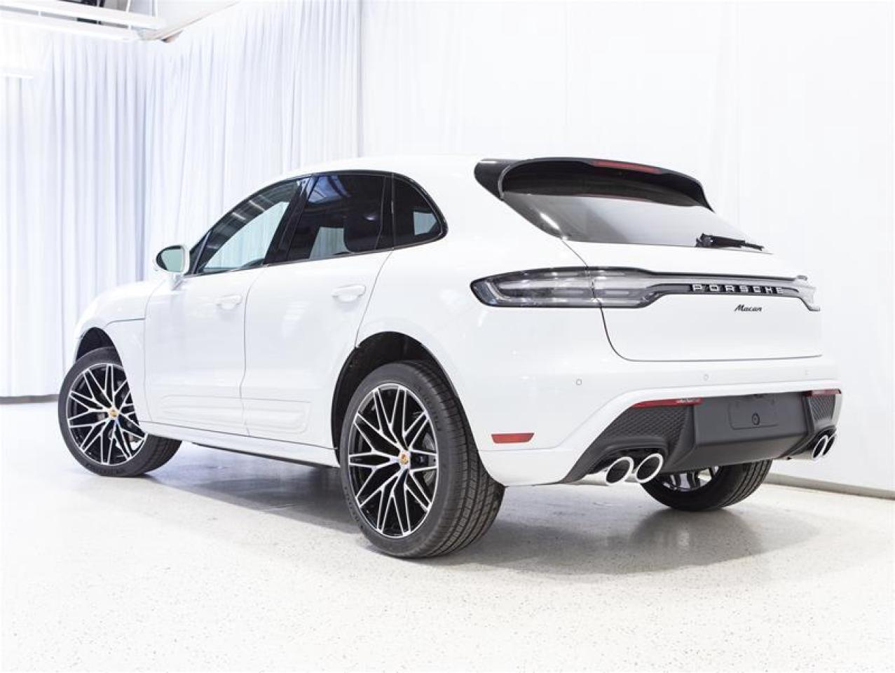 2025 Porsche Macan AWD Photo2