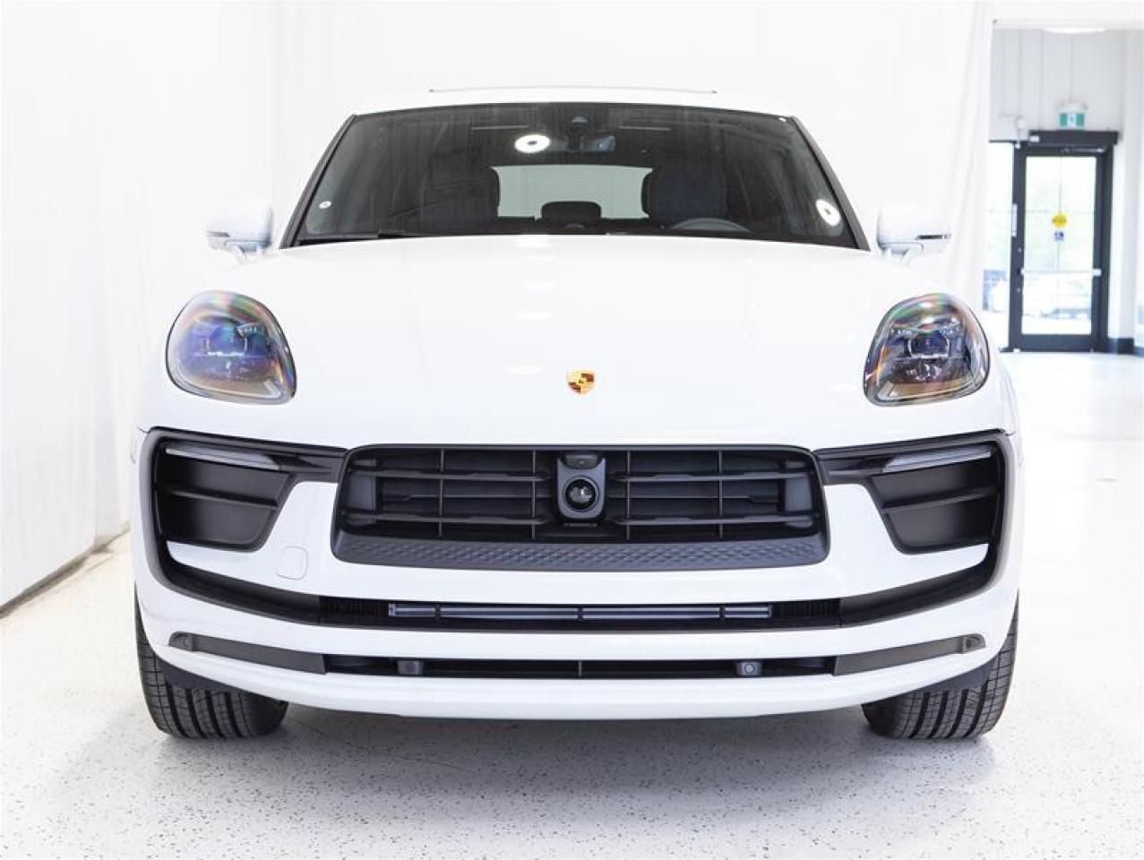 2025 Porsche Macan AWD Photo