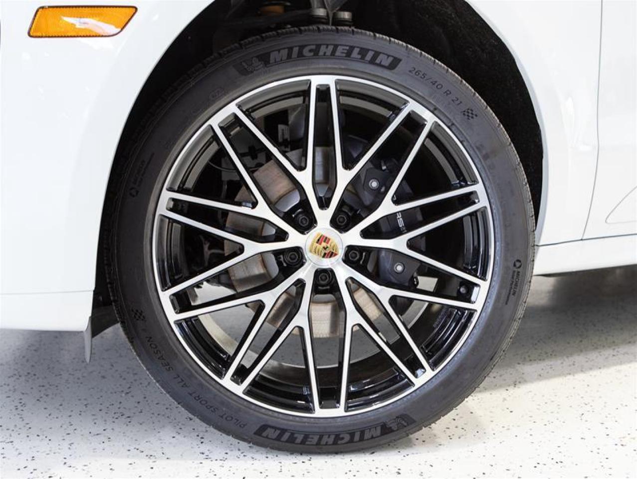 2025 Porsche Macan AWD Photo