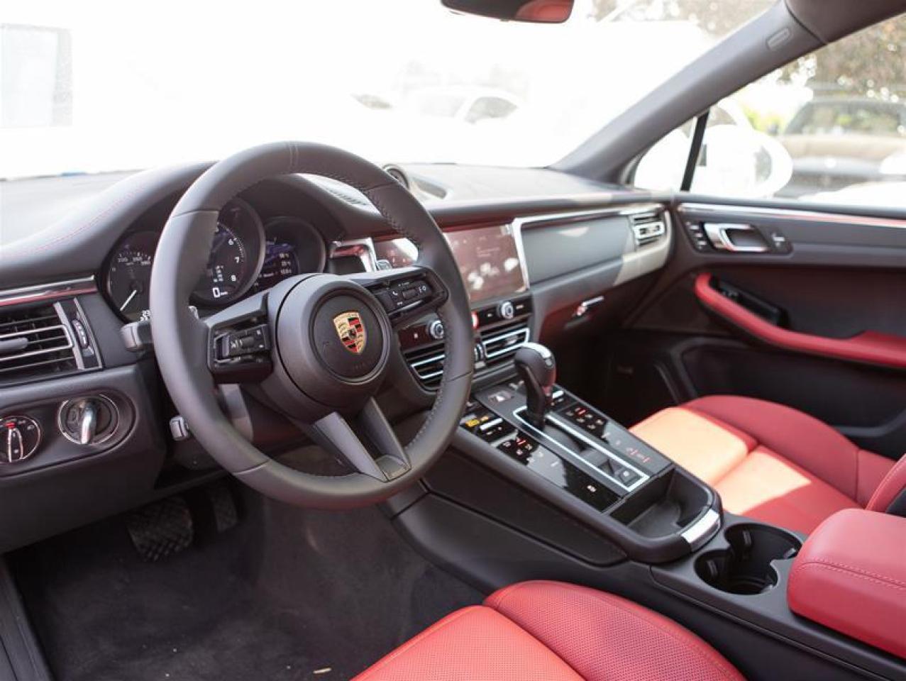 2025 Porsche Macan AWD Photo