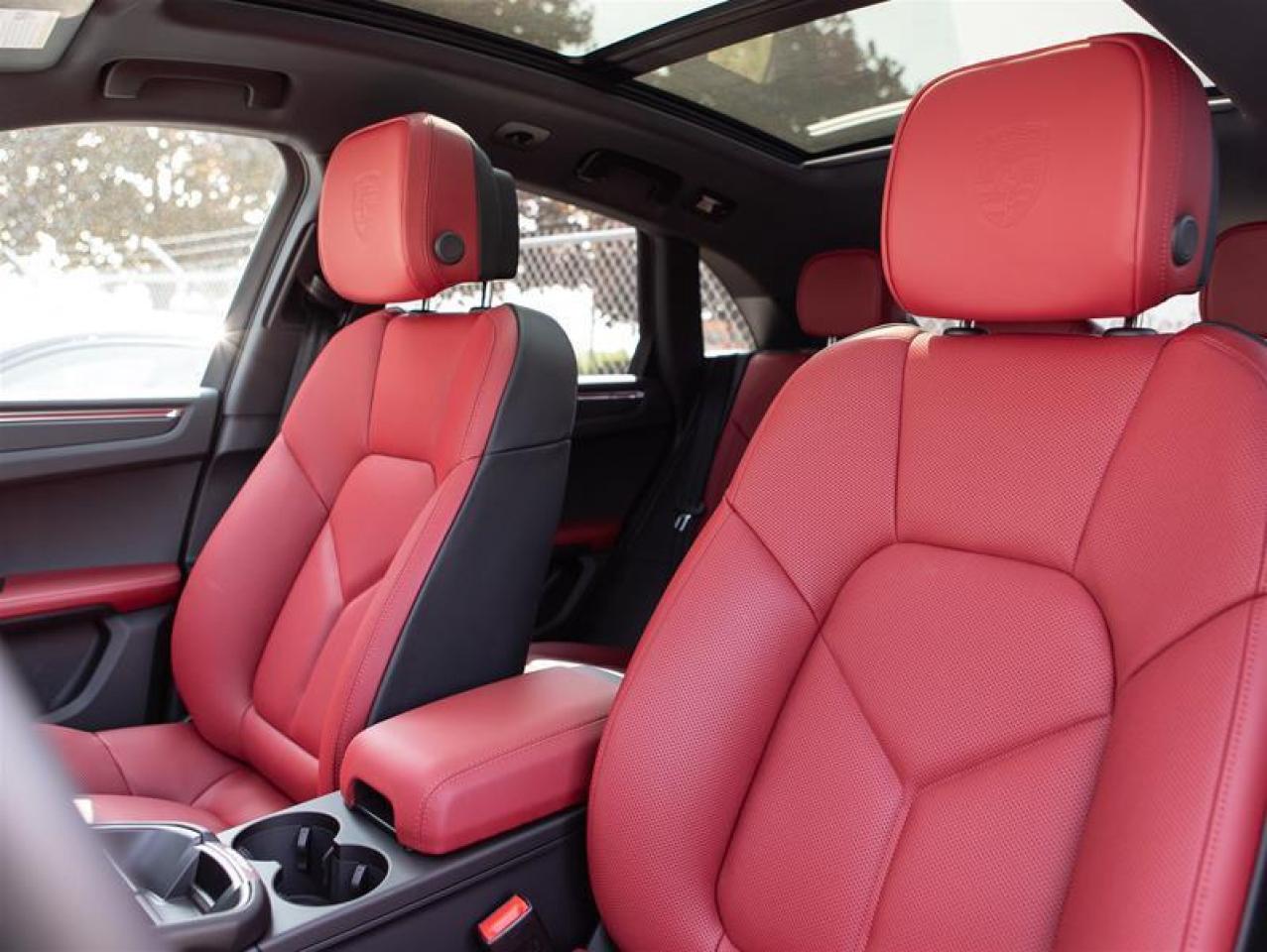 2025 Porsche Macan AWD Photo