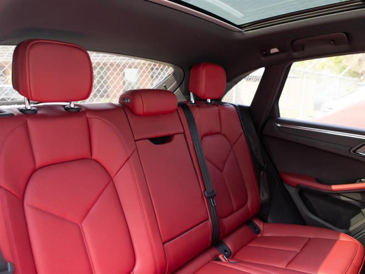 2025 Porsche Macan AWD Photo