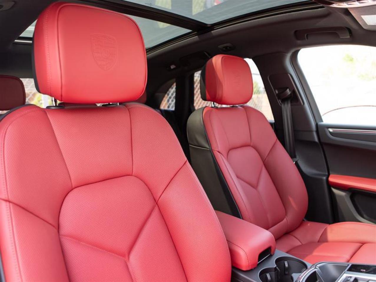 2025 Porsche Macan AWD Photo